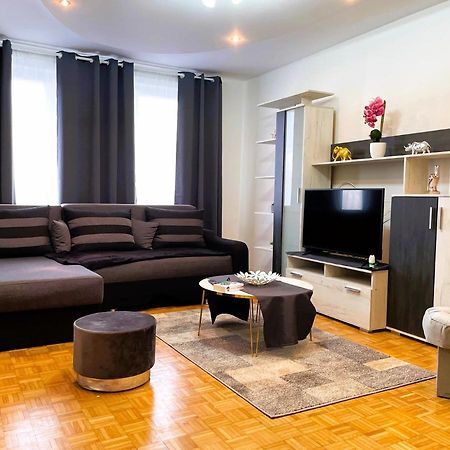 Royal Palace - City Center Accommodation Bucarest Extérieur photo