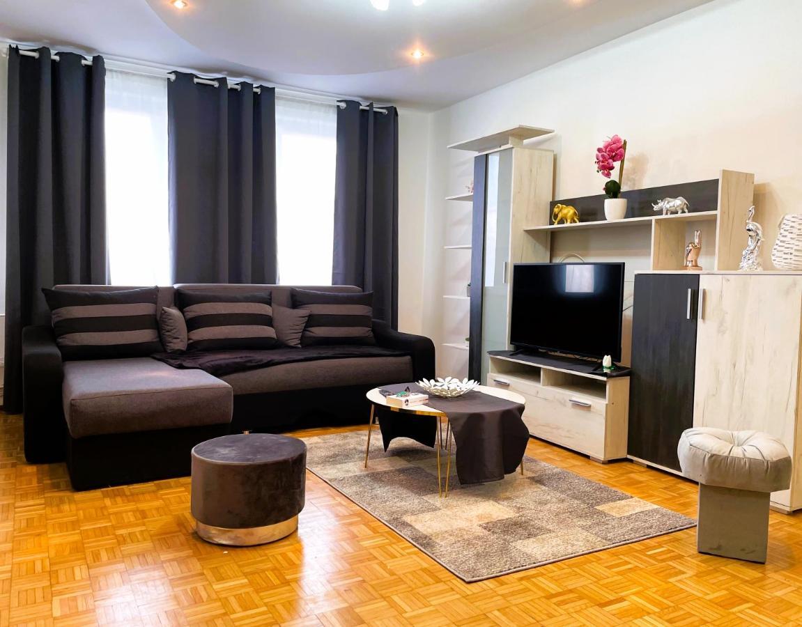 Royal Palace - City Center Accommodation Bucarest Extérieur photo